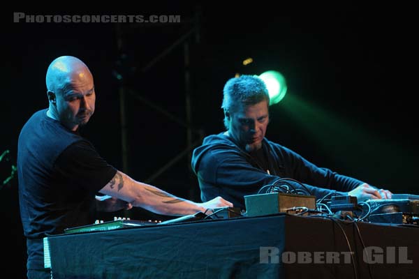 PAN SONIC - 2008-06-06 - PARIS - Espace Charlie Parker - Grande Halle - 